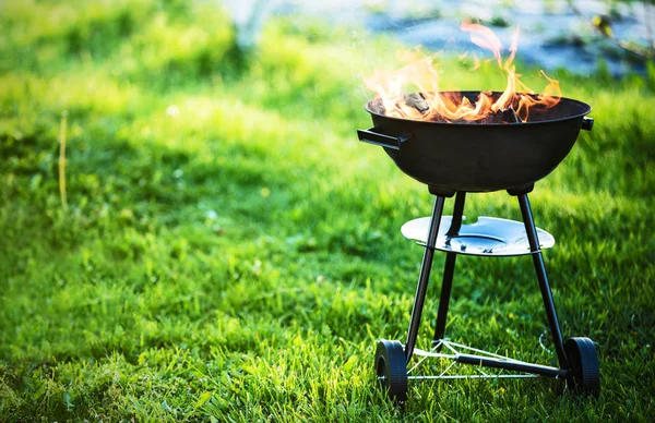 Barbecue grill with fire — Stock Photo, Image