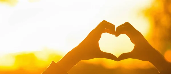 Silhouette hand heart shape with sun light — Stock Photo, Image