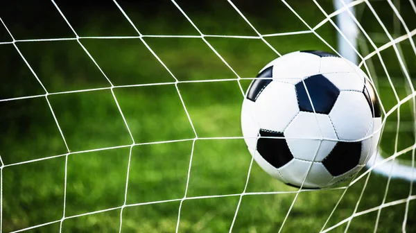 Bola de futebol em gol — Fotografia de Stock