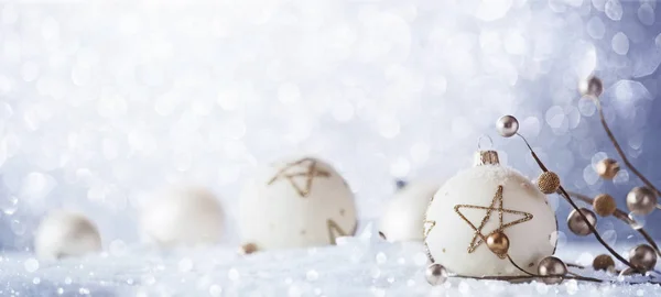 Decoraciones de invierno con nieve brillante — Foto de Stock