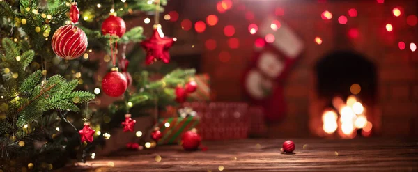 Árvore de Natal com decoração — Fotografia de Stock