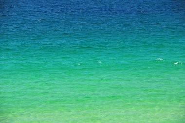 Arka plan mavi ve yeşil deniz suyu