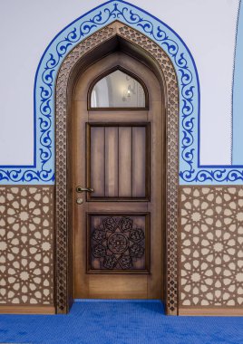 Eski İran tarzında, Müslüman camiinin içi. Caminin iç tasarımı..