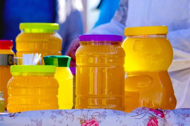 Bashkir arısı tatlım. Sonbahar koleksiyonu. Sonbahar bal fuarı.