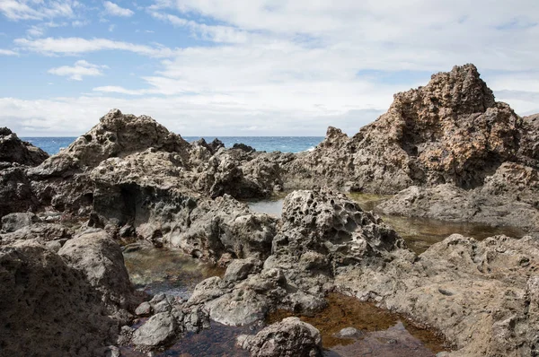 Rochers volcaniques à Playa San Juan - Tenerife — Photo
