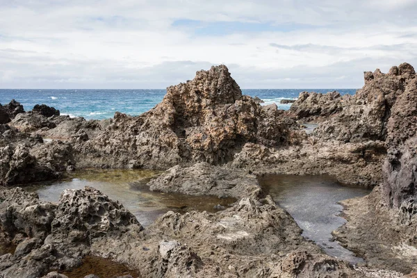 火山岩在海滩圣胡安-特内里费岛 — 图库照片