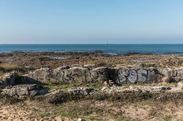 Resten van een Bunker op het strand — Stockfoto