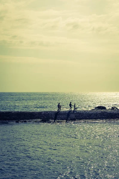 Passeggiata sul frangiflutti — Foto Stock