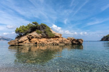 S'Illot sahilde küçük ada