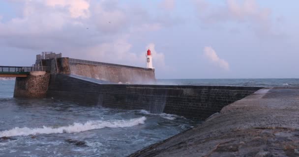 Tempestade Quebra Mar Grande Cais Les Sables Olonne Vendee França — Vídeo de Stock