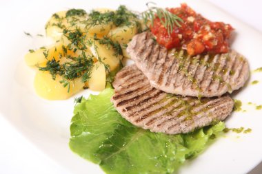 Patatesli domuz pirzolası.