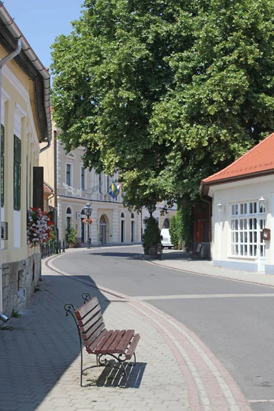 Bänk Soliga Gatan Staden — Stockfoto