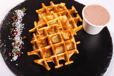 Patates gofretleri ve chi ken Pate