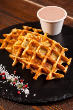 Patates gofretleri ve chi ken Pate