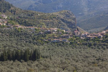 Yunanistan 'daki bahar manzarası mavi gökyüzünde