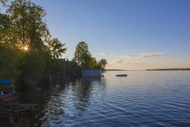 Akşam balık Nehri üzerinde