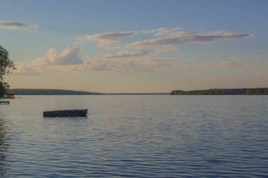 Akşam balık Nehri üzerinde