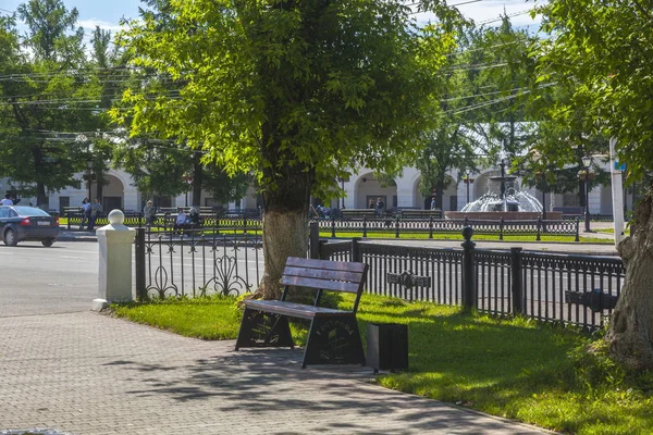 Panchina Sul Boulevard Nella Città Kostroma — Foto Stock