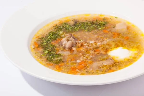 Суп з м'ясом в тарілці — стокове фото