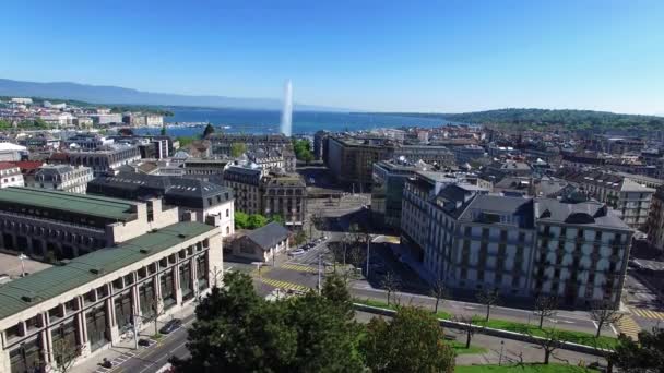 4 k letecké záběry ze Ženevské město vodní fontány ve Švýcarsku - Uhd — Stock video