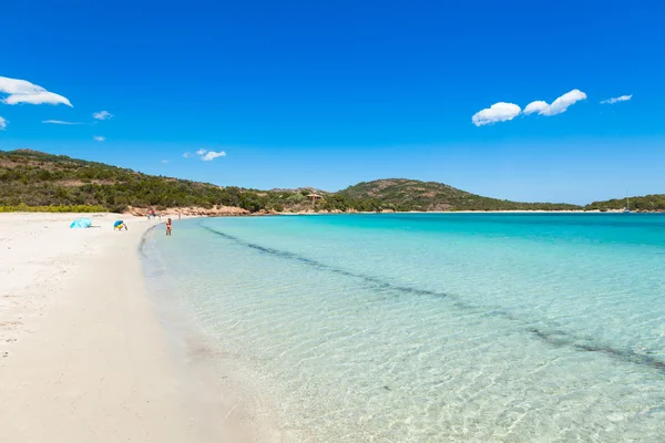 Água azul-turquesa da praia de Rondinara, na Ilha da Córsega, na França — Fotografia de Stock