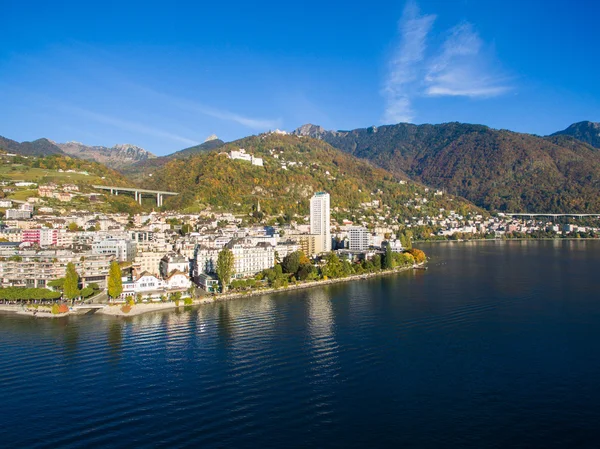 Flygfoto över Montreux waterfront, Schweiz — Stockfoto