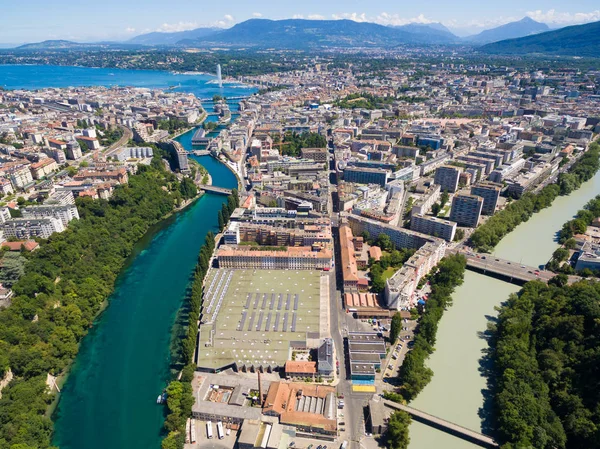 Letecký pohled na Arve splývající řeky Rhôny v Ženevě Switzerl — Stock fotografie