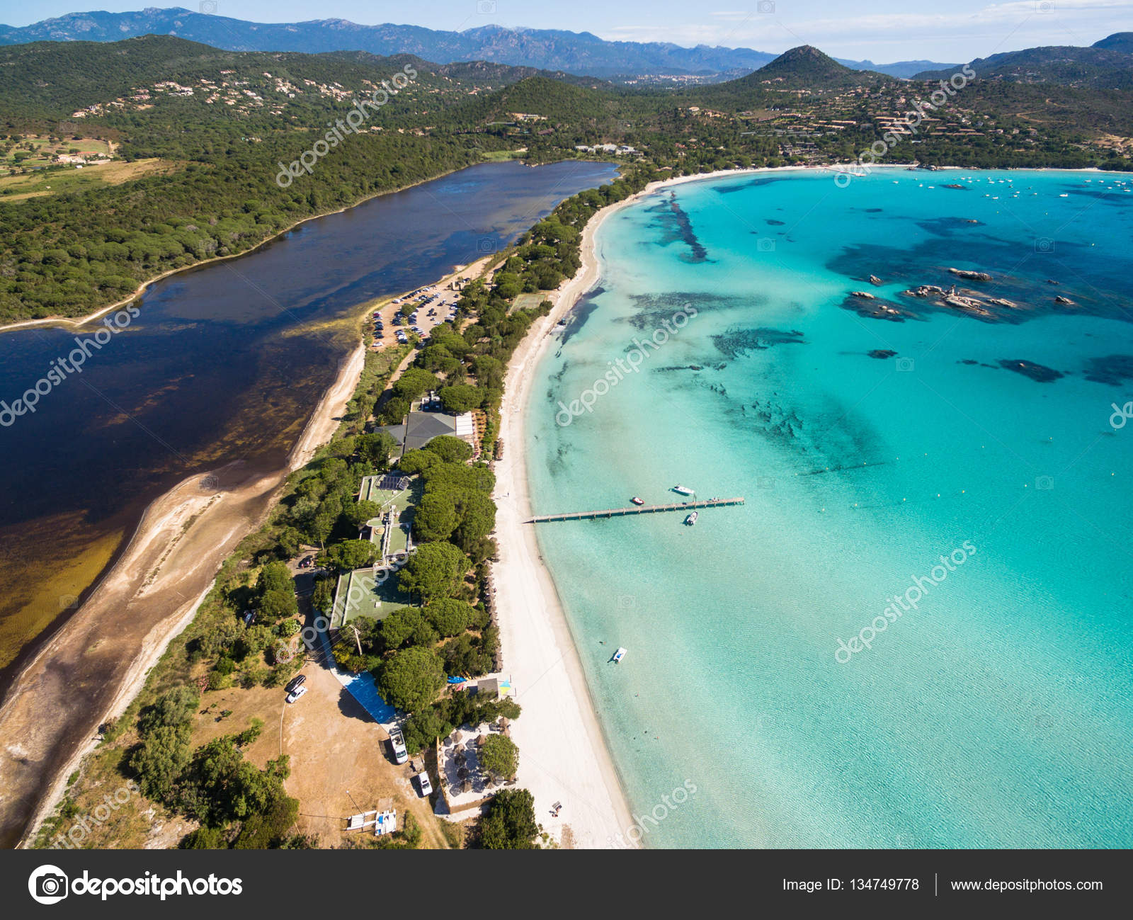 Vista Aerea Della Spiaggia Di Santa Giulia Nellisola Di
