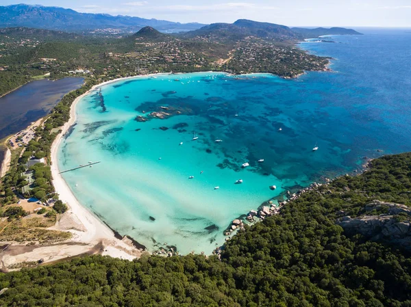 Luchtfoto van Santa Giulia strand in Corsica eiland in Frankrijk — Stockfoto