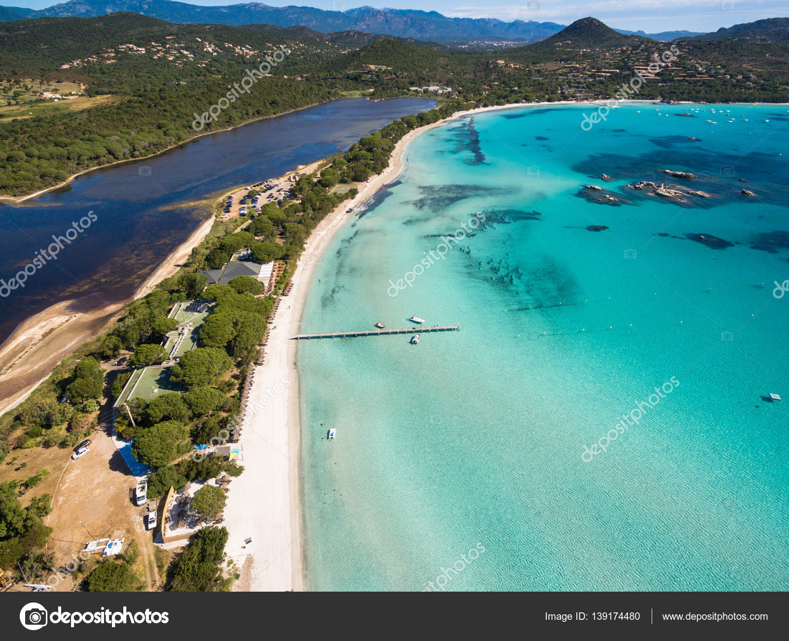 Vista Aerea Della Spiaggia Di Santa Giulia Nellisola Di
