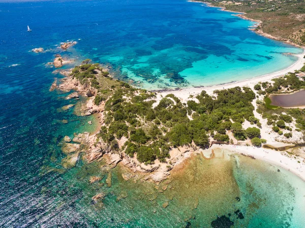 Letecký pohled na Palombaggia Beach na ostrov Korsika ve Francii — Stock fotografie