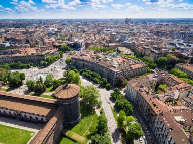 Sforza castello kalede Milan şehir görünümünü hava fotoğrafçılığı