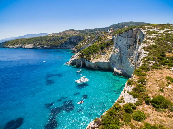 Luchtfoto van Agios Nikolaos blauwe grotten in Zakynthos (Zante) — Stockfoto