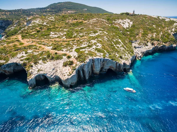 Luchtfoto van Agios Nikolaos blauwe grotten in Zakynthos (Zante) — Stockfoto