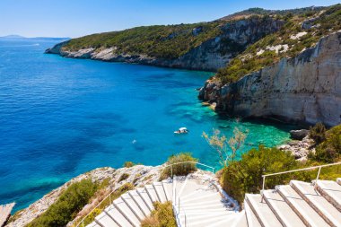 Agios Nikolaos mavi görünümünü Zakynthos (Zante) adasında mağaralar,