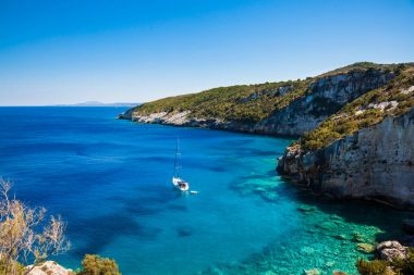 Agios Nikolaos mavi görünümünü Zakynthos (Zante) adasında mağaralar,