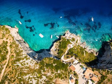 Agios Nikolaos mavi hava görünümünü Zakynthos (Zante mağaralar)