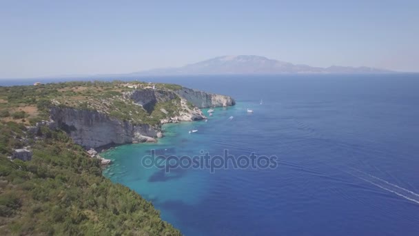 4 k （到） 鸟瞰的马利亚蓝色的洞穴中扎金索斯 （桑特岛） 岛，在希腊-日志 — 图库视频影像