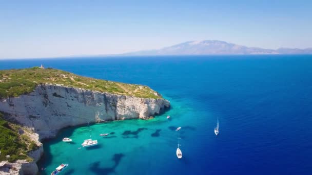 4K (UHD) Vista aérea de las cuevas azules de Agios Nikolaos en la isla de Zante, en Grecia — Vídeo de stock