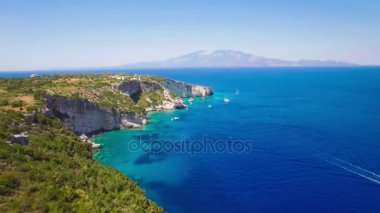 4 k (Uhd) hava manzara Agios Nikolaos mavi mağara duvarlarında Zakynthos (Zante) Island, Yunanistan