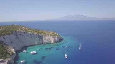 Agios Nikolaos, 4 k (Uhd) hava manzara mavi mağaralar Zakynthos (Zante) Island, Yunanistan - günlük