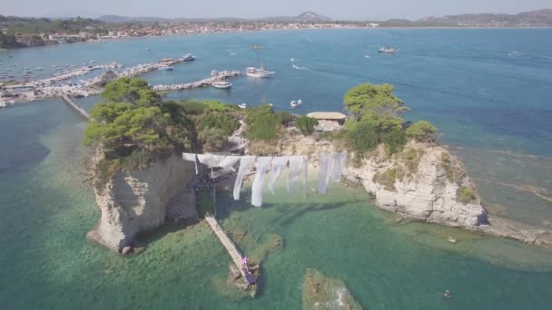 4K (UHD) Vista aérea de la isla Cameo en la isla Zakynthos (Zante), en Grecia - Log — Vídeos de Stock