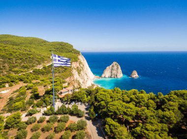 Keri Zakynth içinde havada sallayarak en büyük Yunan bayrağı