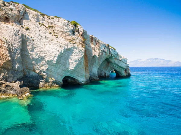 Luchtfoto van Agios Nikolaos blauwe grotten in Zakynthos (Zante) — Stockfoto