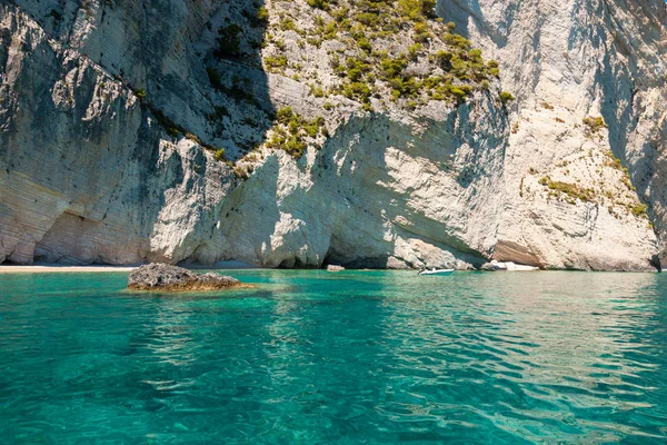 Veduta delle grotte blu di Keri nell'isola di Zante, in Grecia — Foto Stock