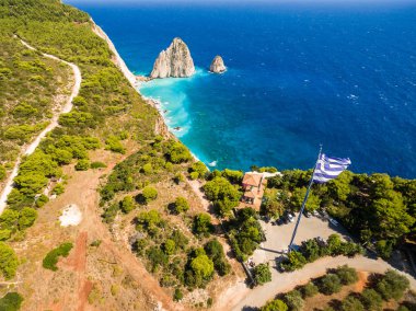 Keri Zakynth içinde havada sallayarak en büyük Yunan bayrağı