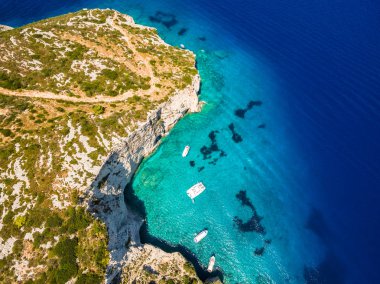 Agios Nikolaos mavi hava görünümünü Zakynthos (Zante mağaralar)