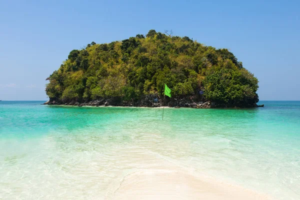 Praia da ilha Tup entre Phuket e Krabi na Tailândia — Fotografia de Stock