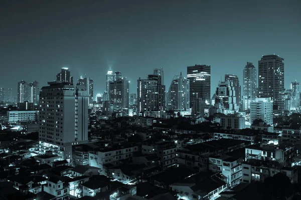 Letecké panorama pohled Bangkok v noci v Thajsku — Stock fotografie