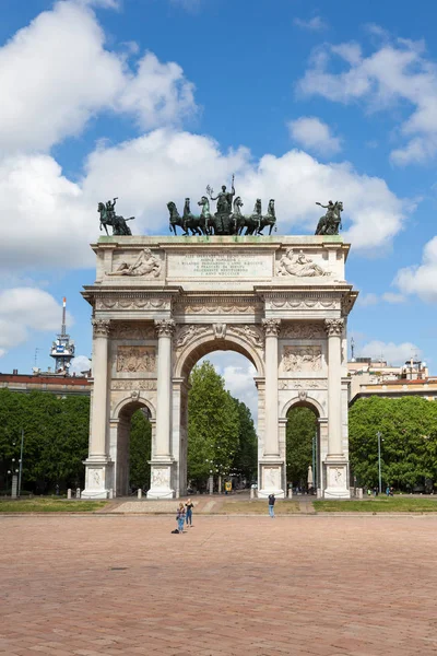 Triumph Arc - Arco Della Pace in Sempione park in Milan, Italy — Stock Photo, Image